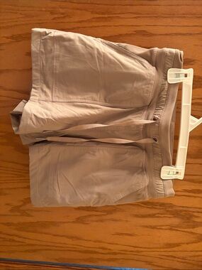 lululemon athletica Women's Athletic Shorts - Light Taupe size 4, dance studio